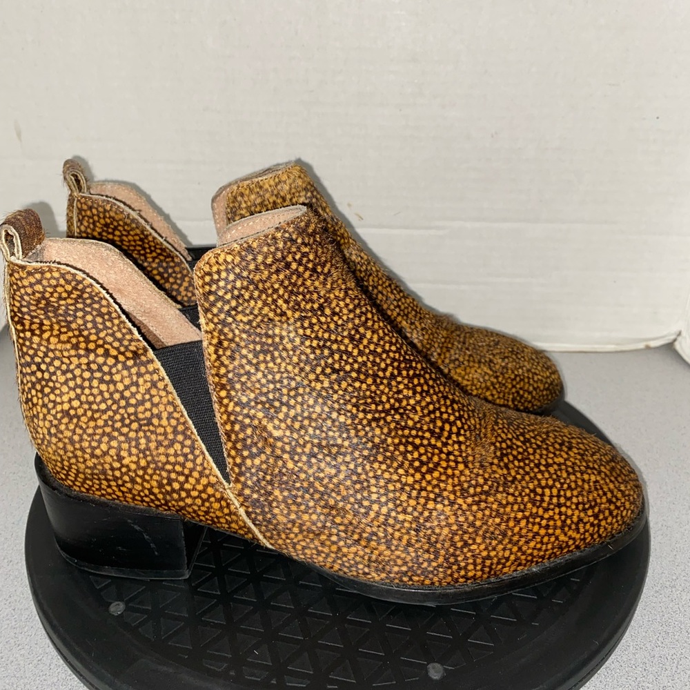 Seychelles Anthropologie Spotted Calf Hair Booties Sz 8.5